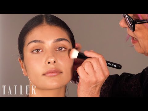 5 Easy Steps To Flawless Foundation: CHANEL Makeup Tutorial